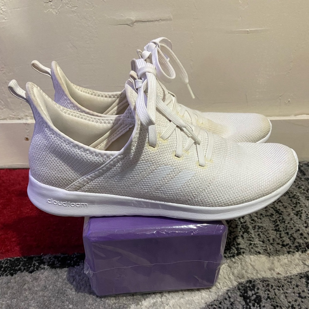 ~ADIDAS~ MEN SNEAKERS~ WHITE COLOR~ SIZE 10